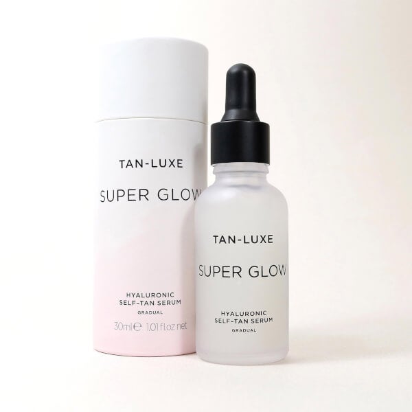 Tan-Luxe Tan-Luxe Super Glow Hyaluronic Self-Tan Siero 30ml Negozio