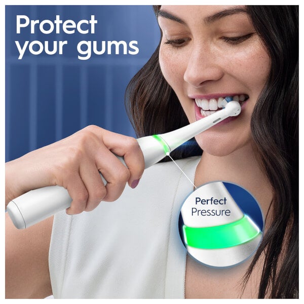 Oral B Oral B iO7 White Electric Toothbrush with Travel Case Hotsell