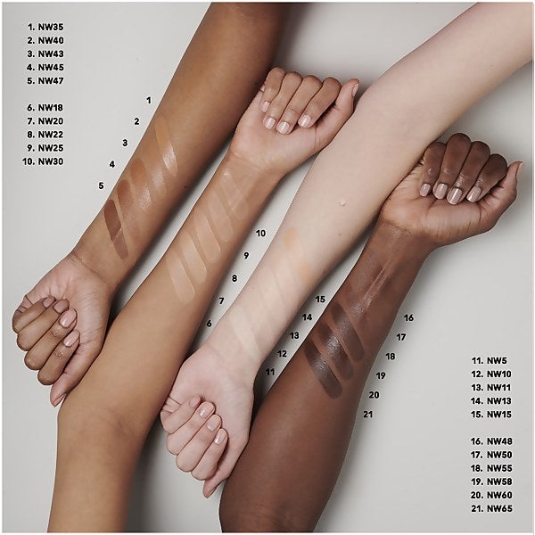 MAC MAC Studio Radiance Serum Powered Foundation 30ml (Various Shades) Soddisfazione Garantita